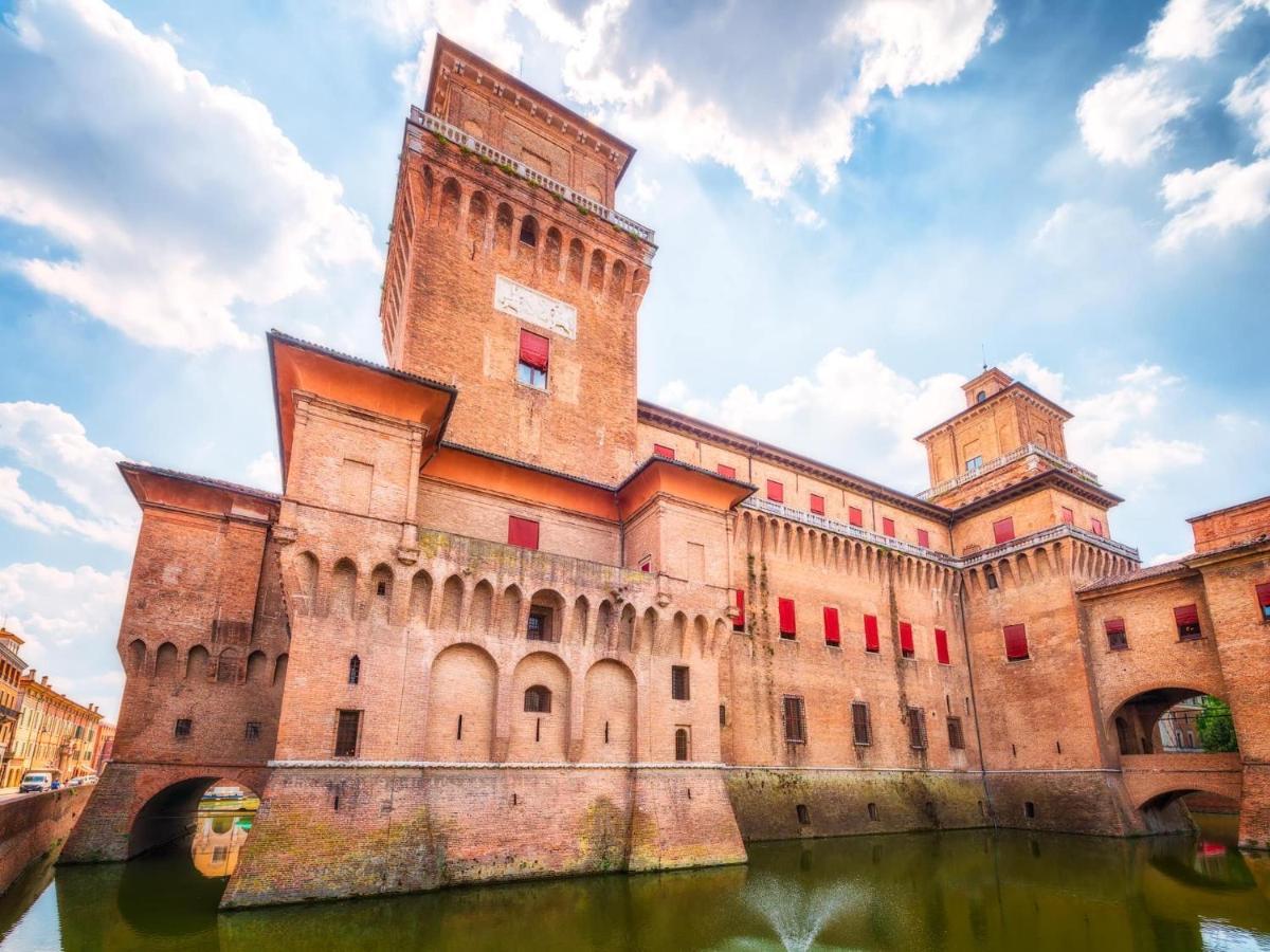 Casa Duchesse Al Castello Apartment Ферара Екстериор снимка